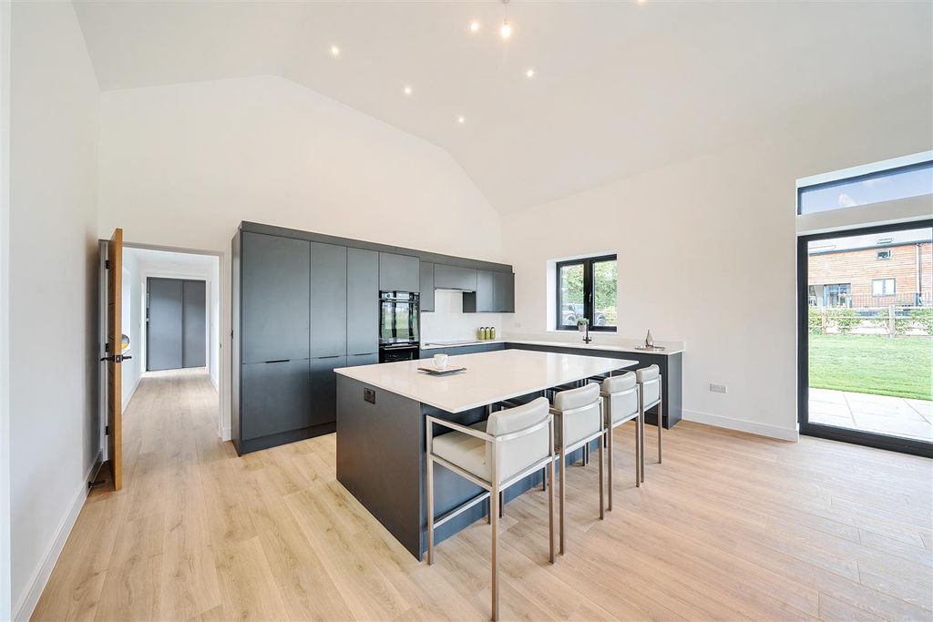 Property photo 2 of 26 1336731-14-6895E03246394.Jpg