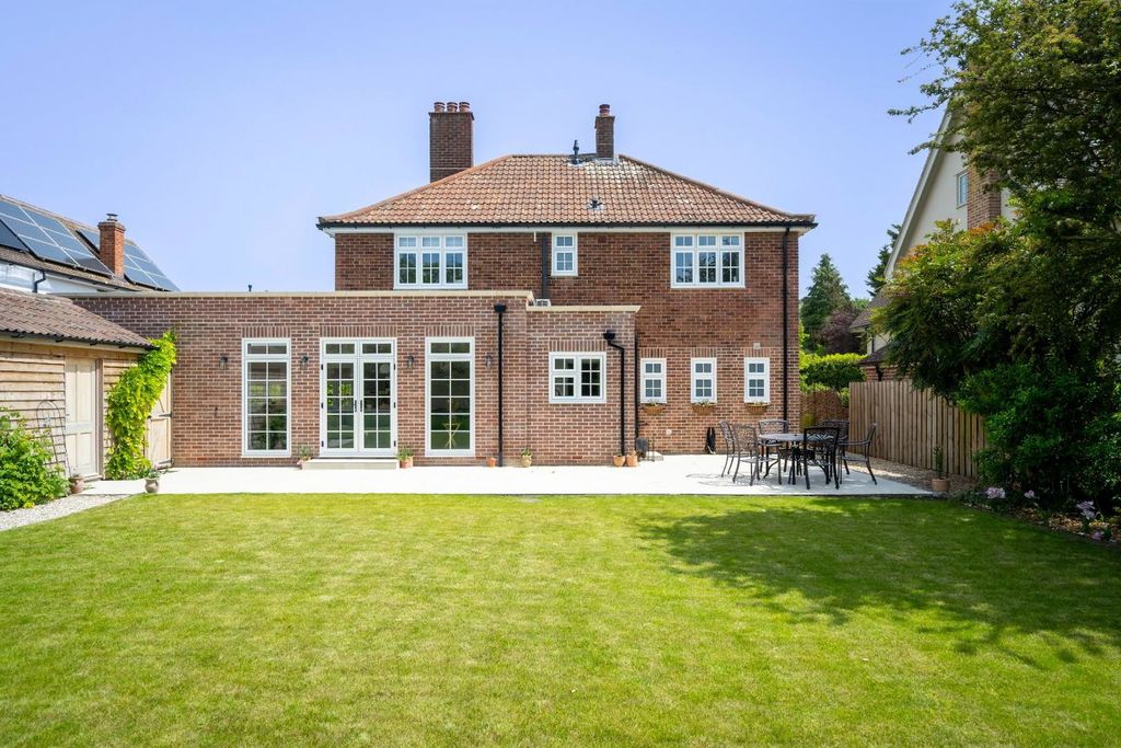 Property photo 2 of 32
