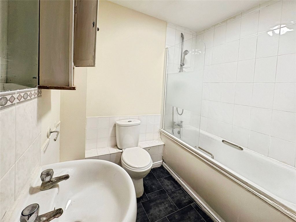 Property photo 2 of 7 Picture No. 24