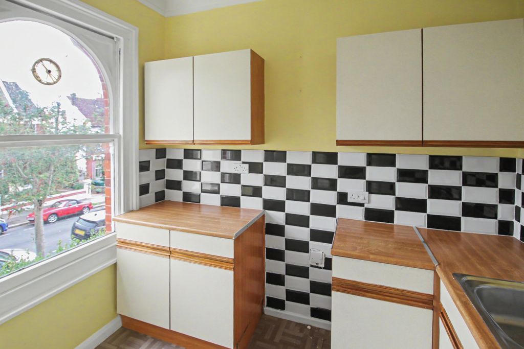 Property photo 2 of 20 Flat 3, 42 Hove Park Villas, Hove, Bn3 6Hg