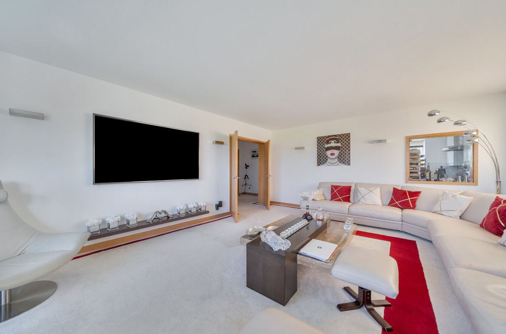 Property photo 3 of 22 1448872-22-69E5Fc...