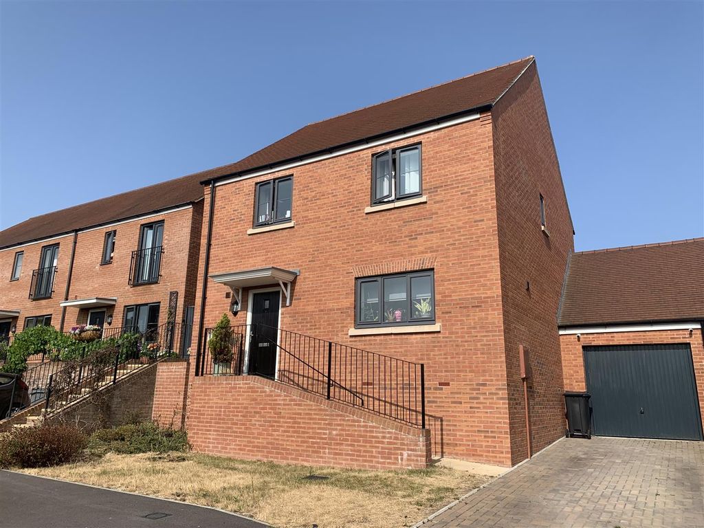 Property photo 1 of 11 2C Strawberry Fields Front.Jpeg