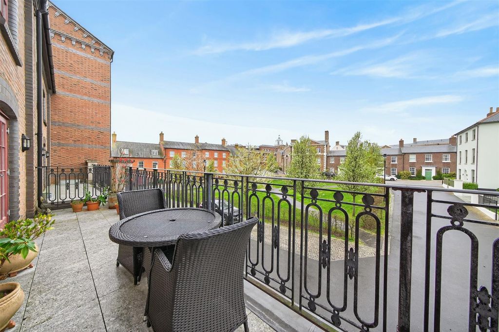 Property photo 1 of 20 Balcony