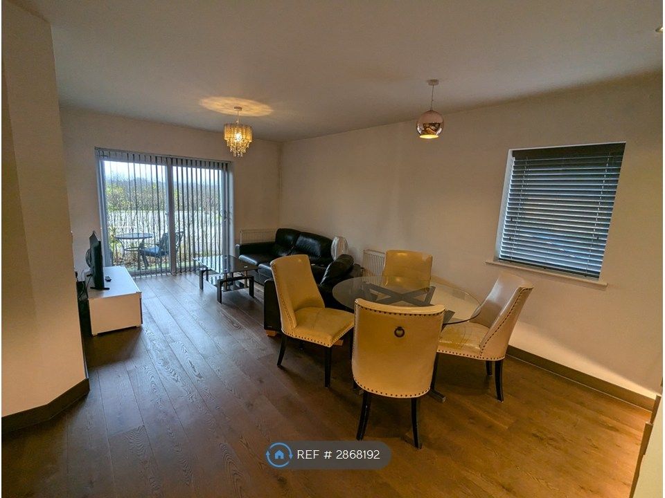 Property photo 3 of 12 Dining-Lounge Area