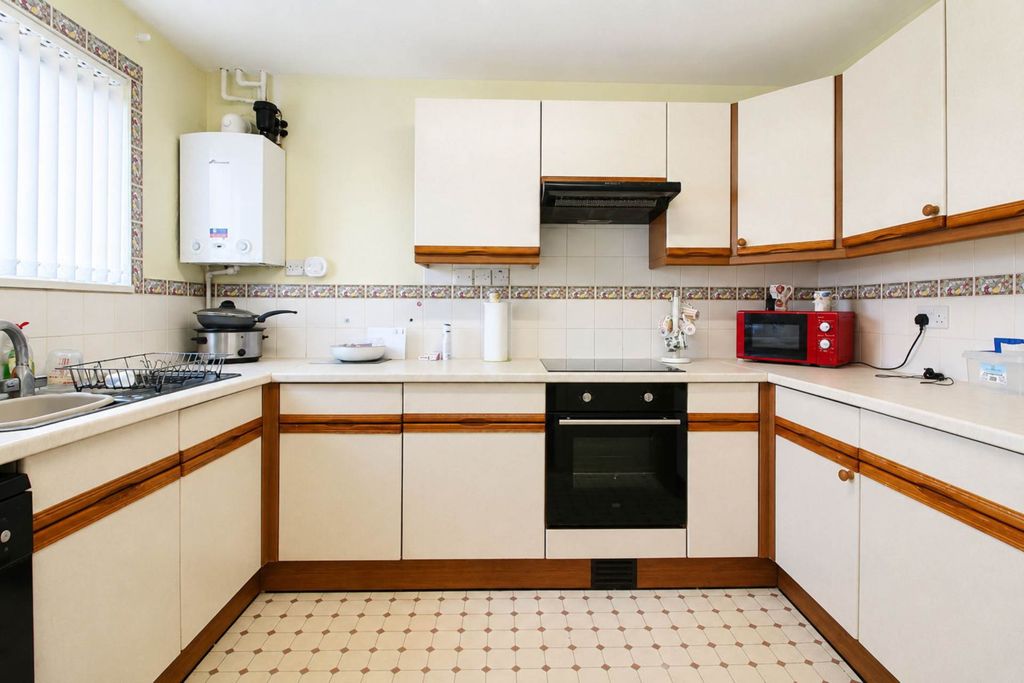 Property photo 3 of 12
