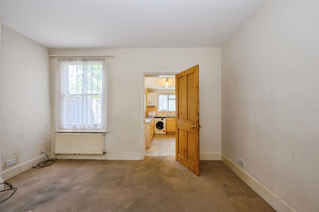 Property photo 3 of 14 Dining Room