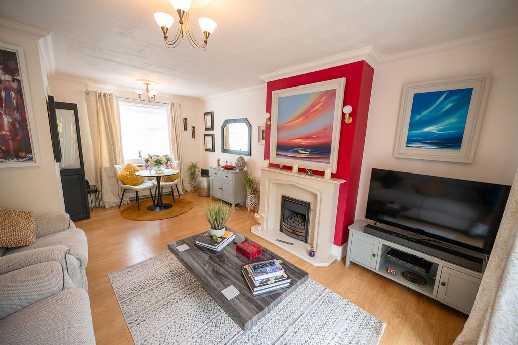 Property photo 2 of 31