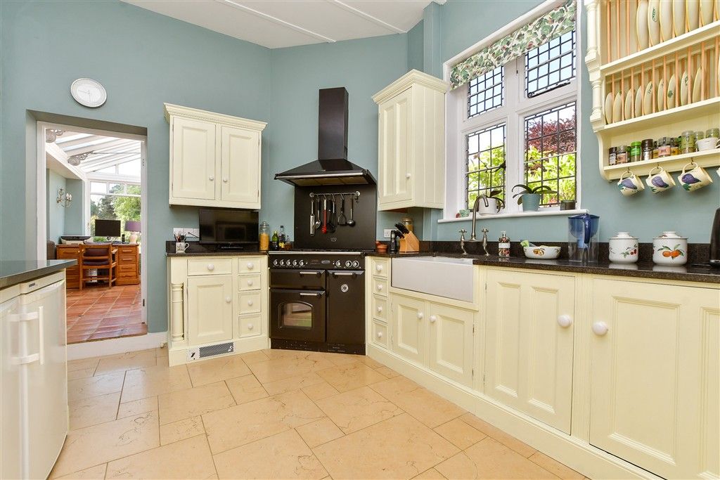 Property photo 2 of 20 Kitchen