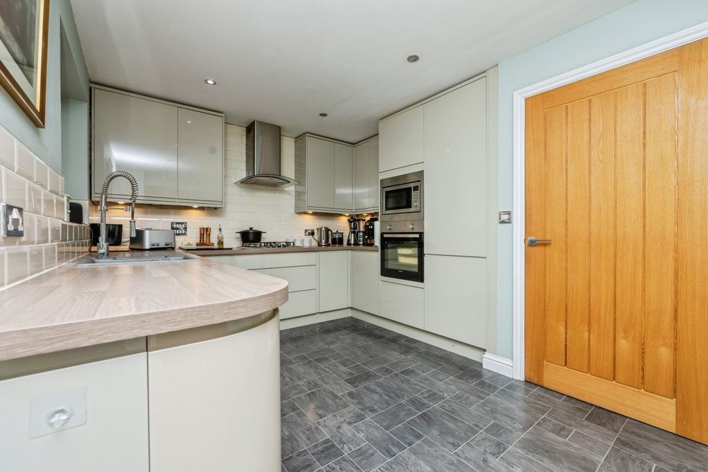 Property photo 3 of 15 Kitchen