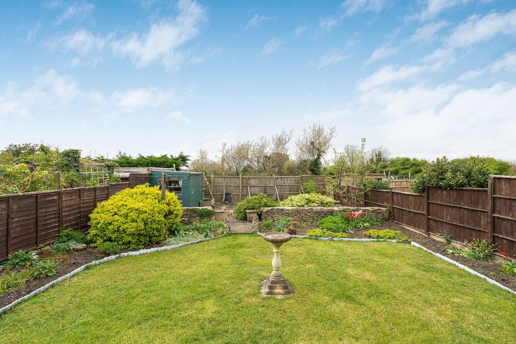 Property photo 2 of 21 Garden