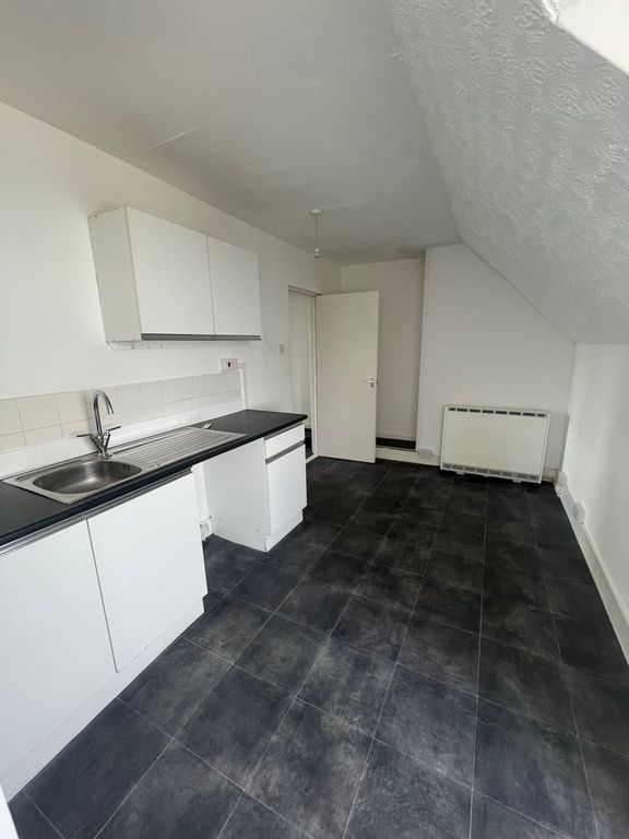 Property photo 3 of 8 Photo 13