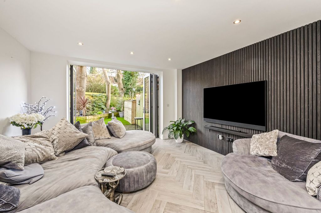 Property photo 3 of 23