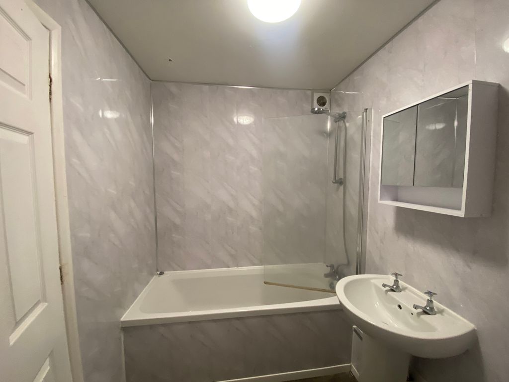 Property photo 3 of 13 Bathroom