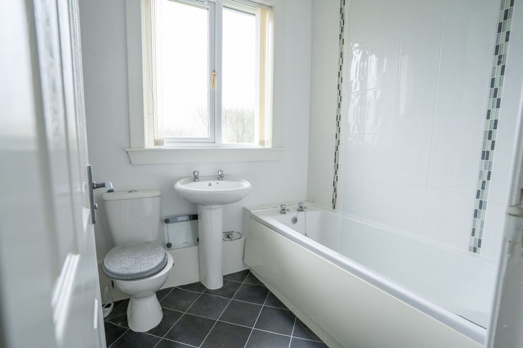 Property photo 3 of 24