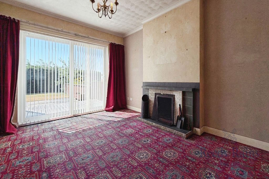Property photo 3 of 16 Lounge