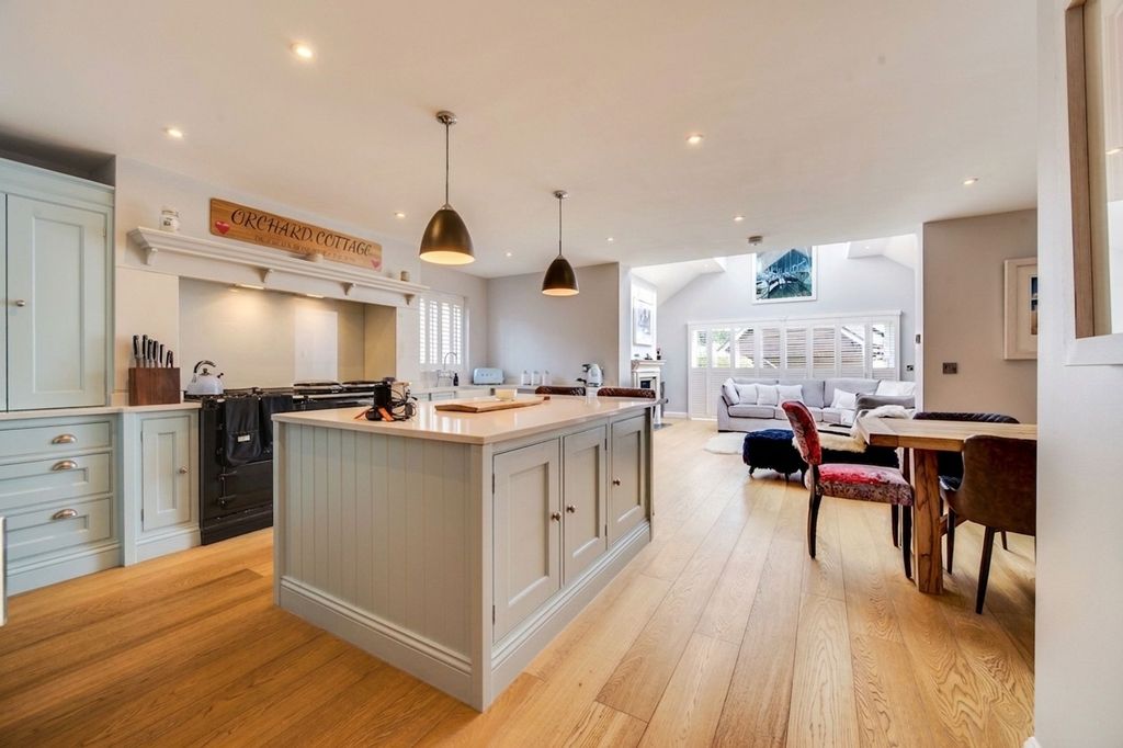 Property photo 2 of 37