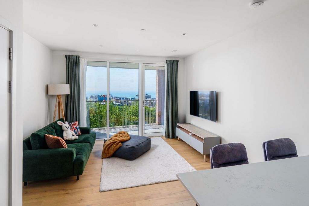 Property photo 3 of 15 4143606