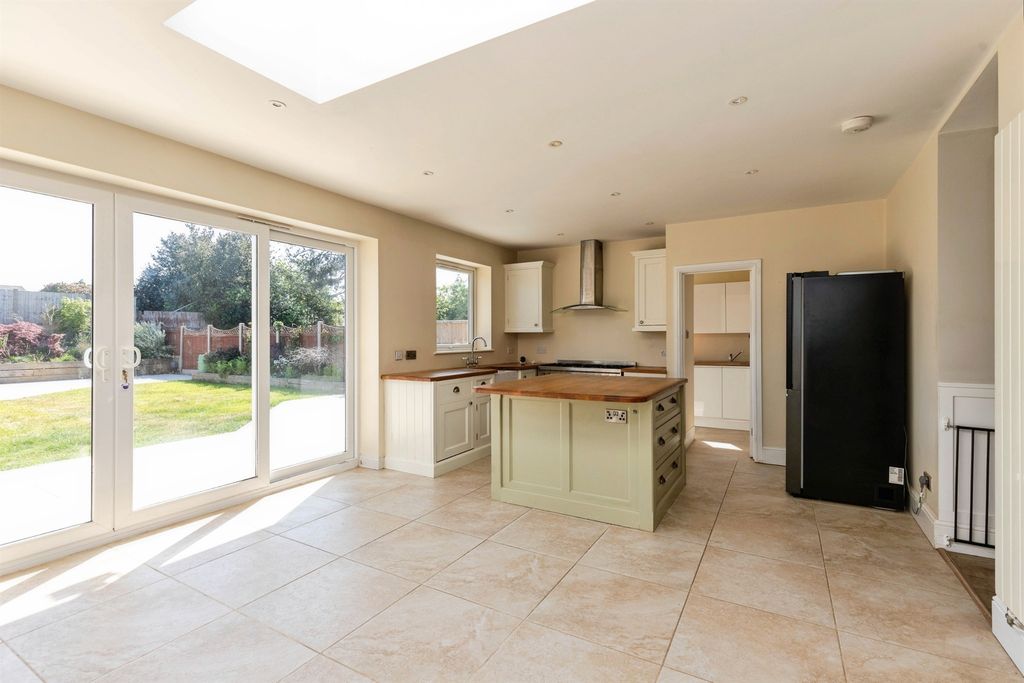 Property photo 2 of 16