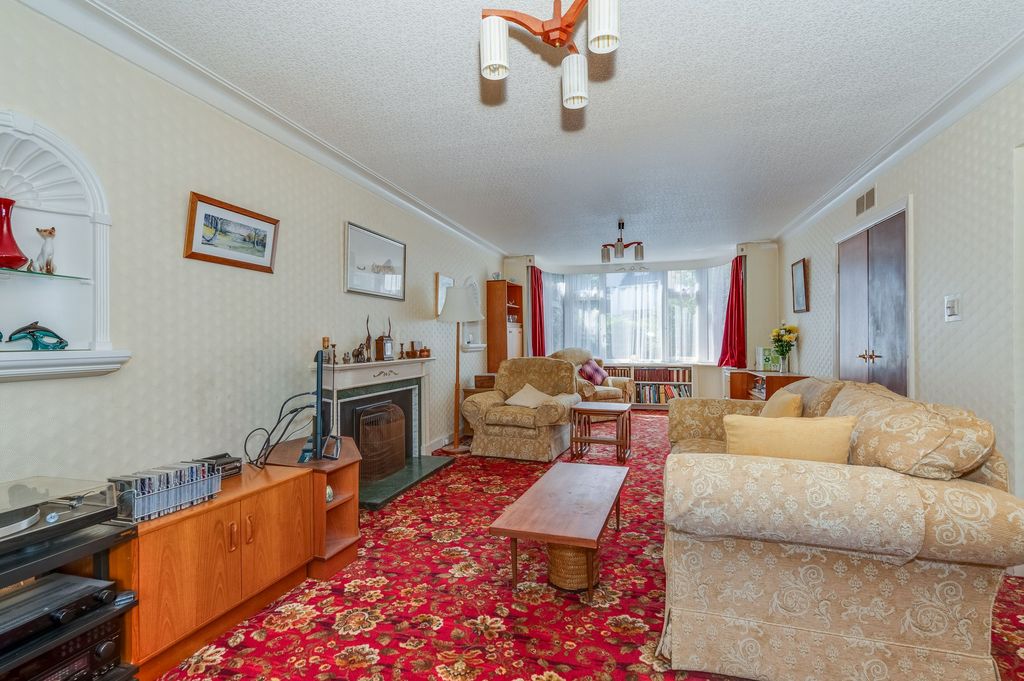 Property photo 2 of 28