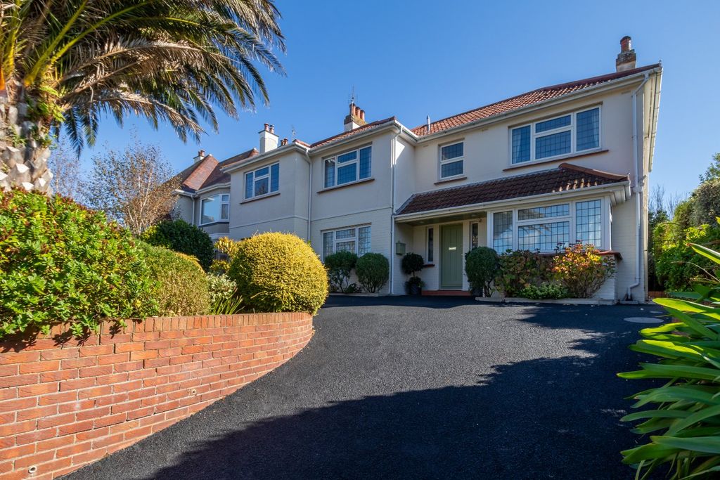 Property photo 2 of 34 Picture No. 58