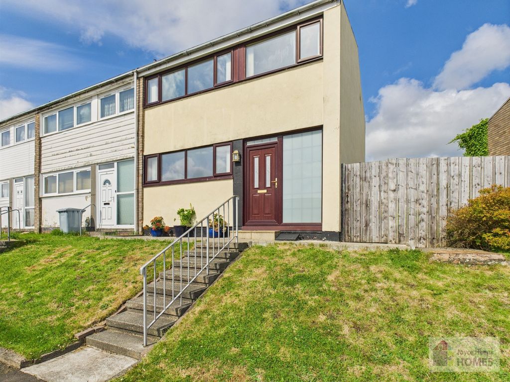 Property photo 1 of 17 Front Aspects