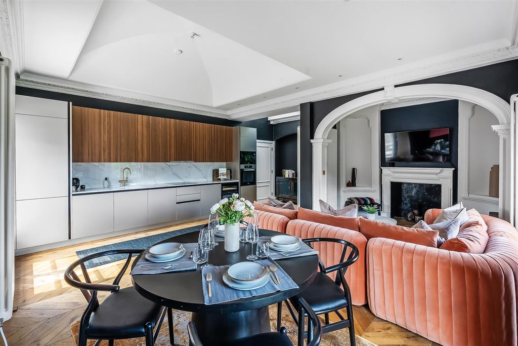 Property photo 3 of 27 5-Diston-Mansions-6.Jpg