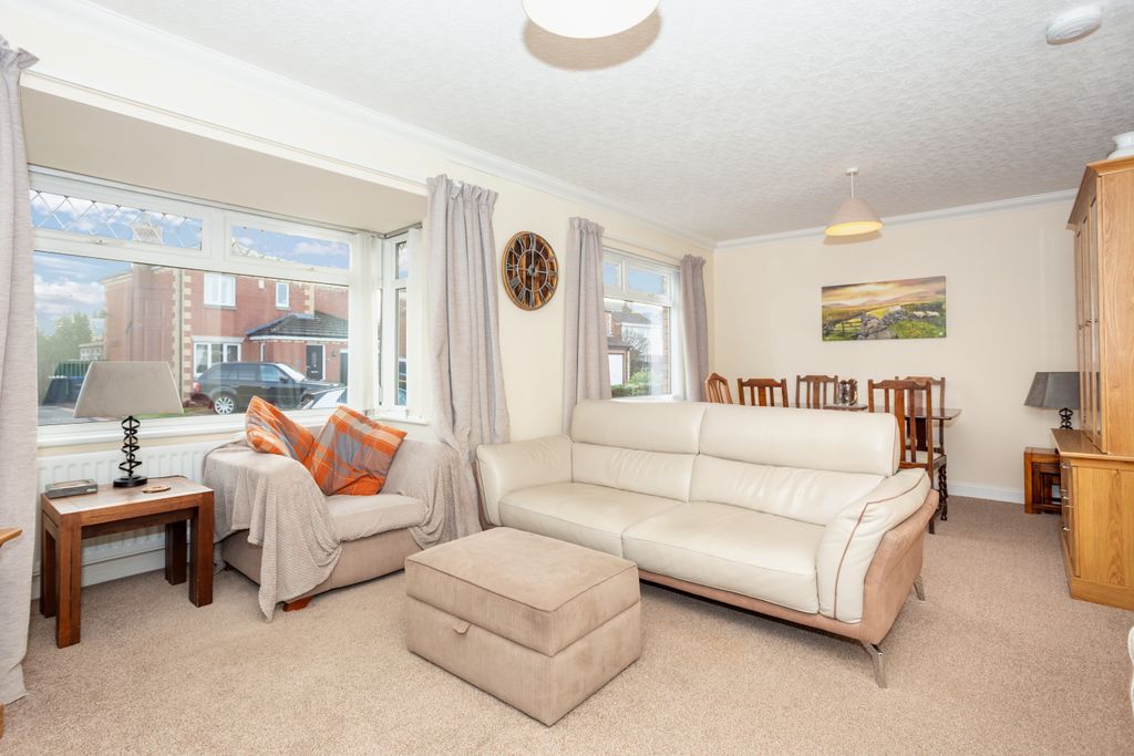 Property photo 2 of 34 Living Room