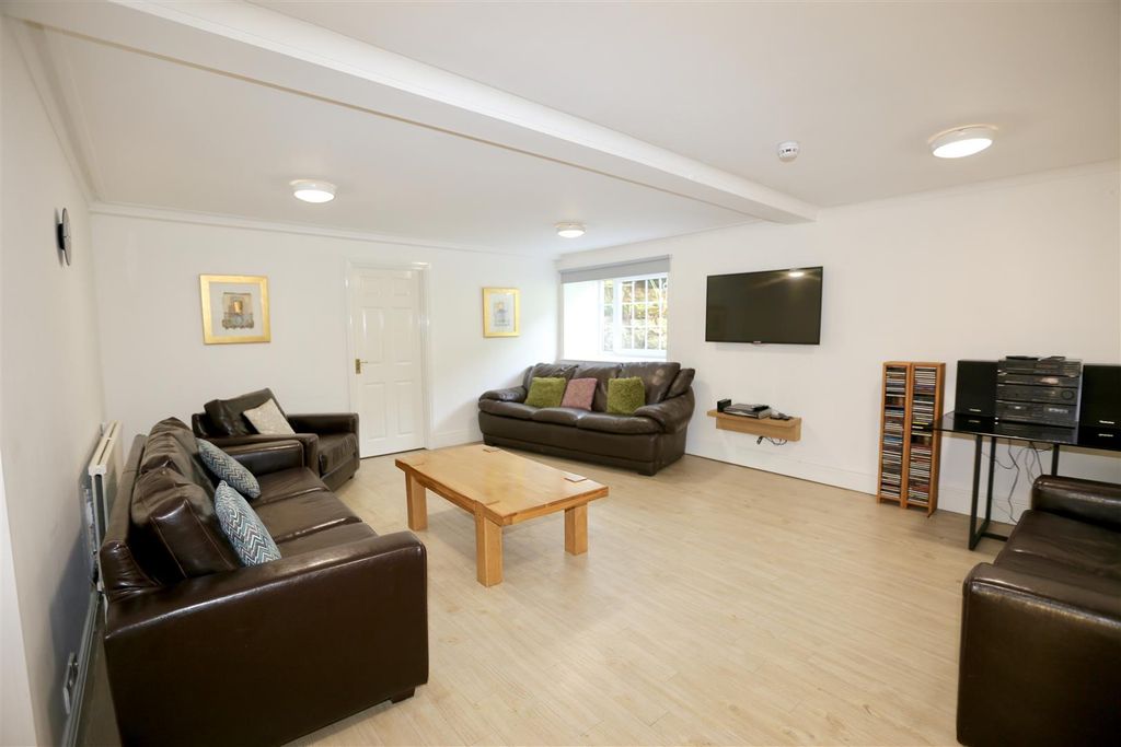 Property photo 2 of 10 Communal Lounge - 00.Jpg