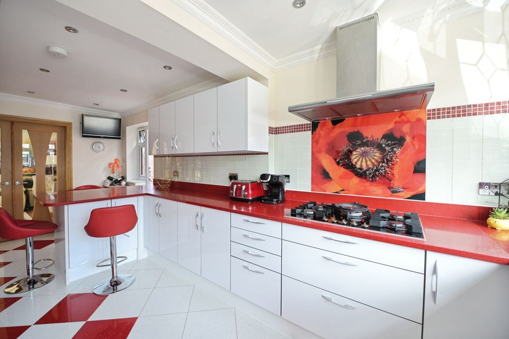 Property photo 3 of 46