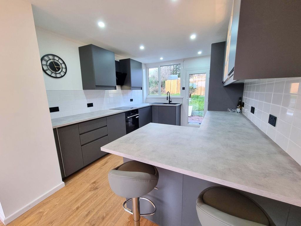 Property photo 3 of 20 Kitchen