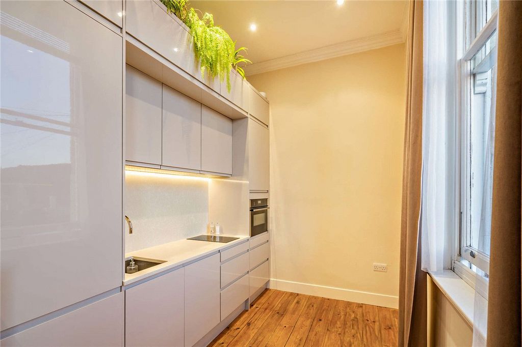 Property photo 2 of 19 Picture No. 37