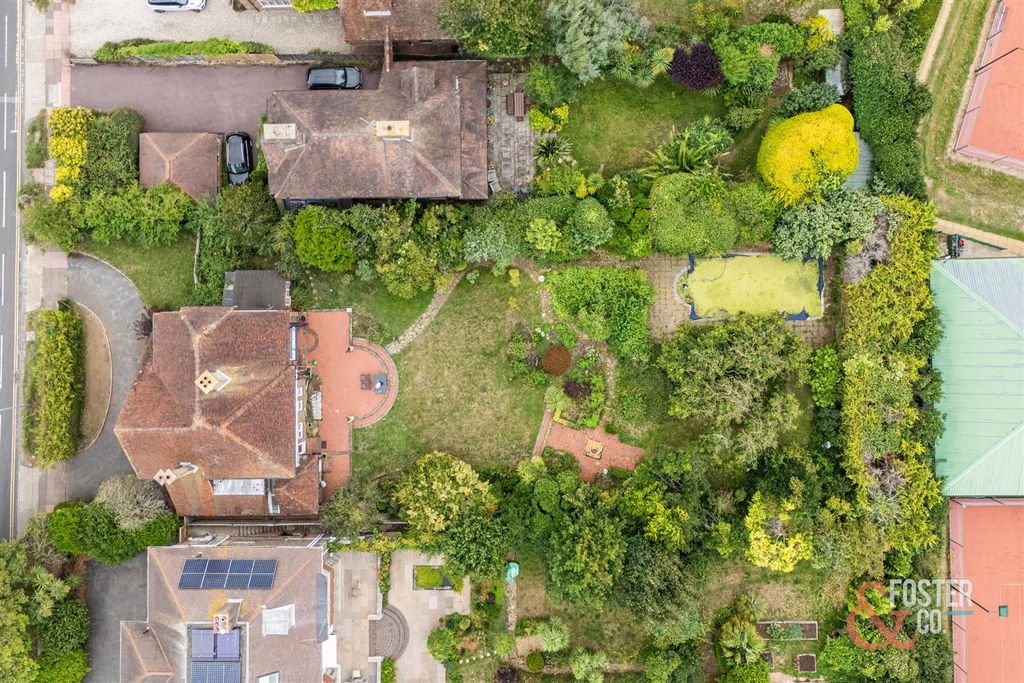 Property photo 3 of 8 Dyke Road, 295-001.Jpg