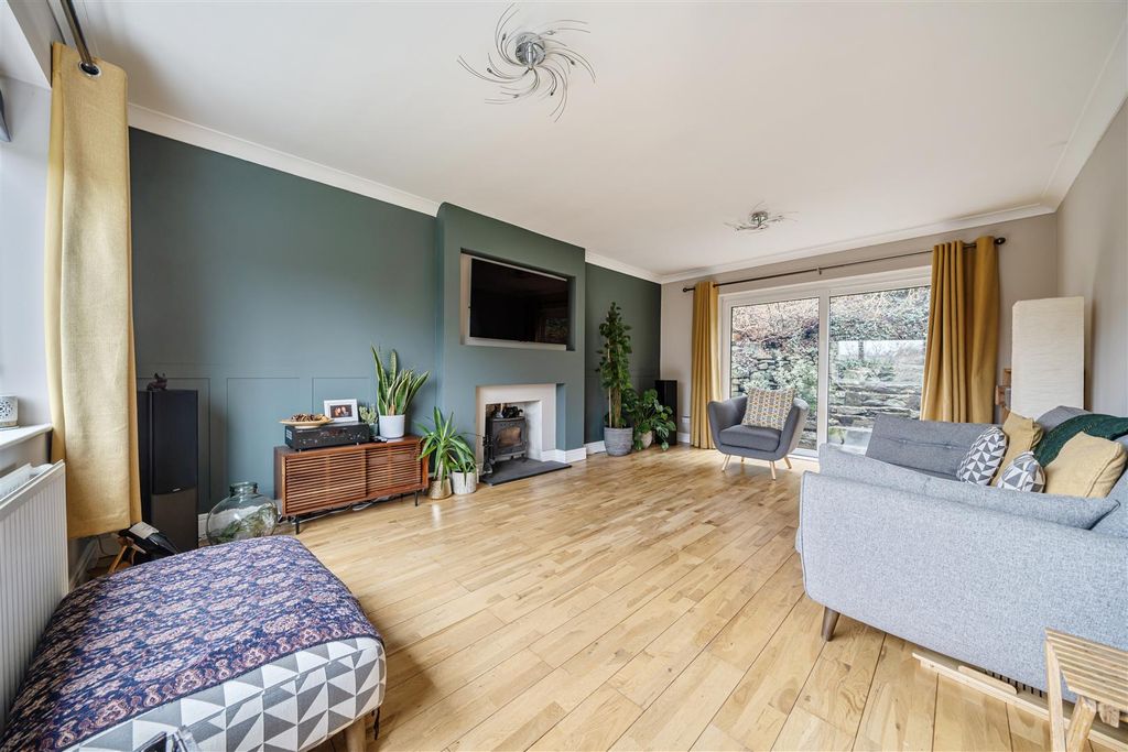 Property photo 2 of 21 Lounge