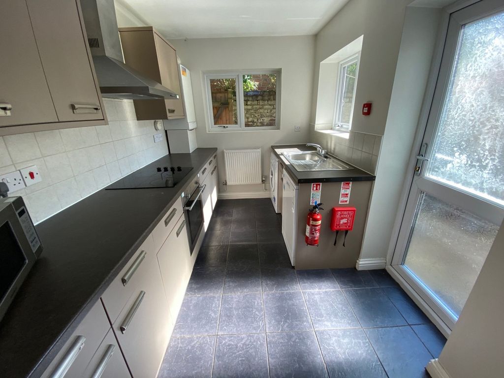 Property photo 3 of 11 A Modern And Well-Lit Kitchenette With Ample Count...