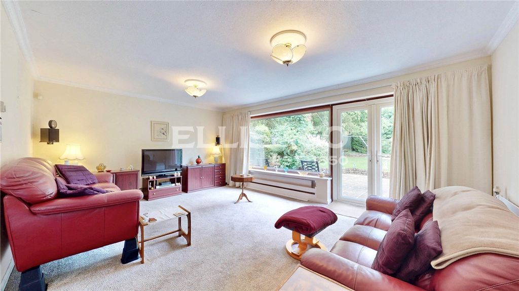 Property photo 2 of 28 Picture No. 11