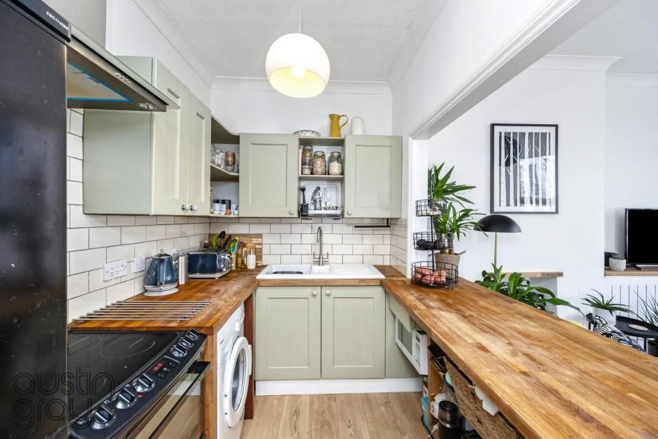 Property photo 3 of 18 St Michaels Place 19, Flat 2-014.Jpg