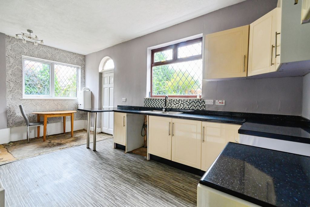 Property photo 3 of 16 Kitchen