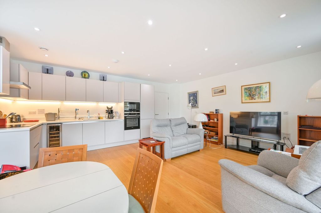 Property photo 3 of 16