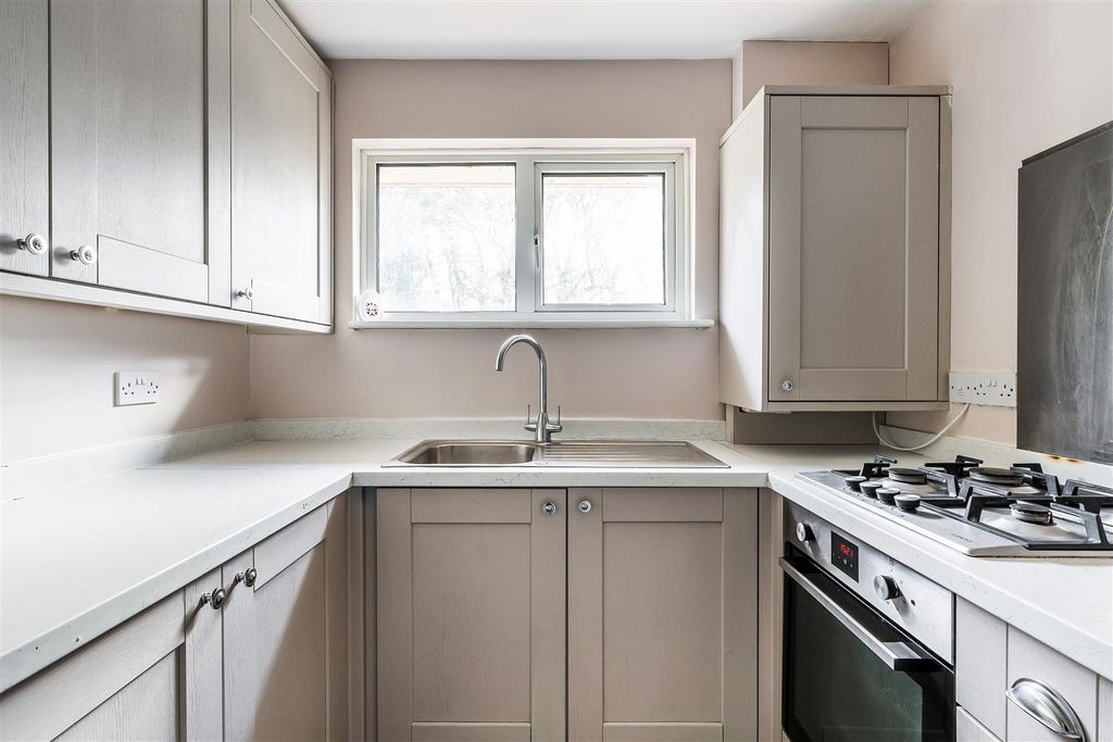 Property photo 3 of 19 13-The-Square-12.Jpg