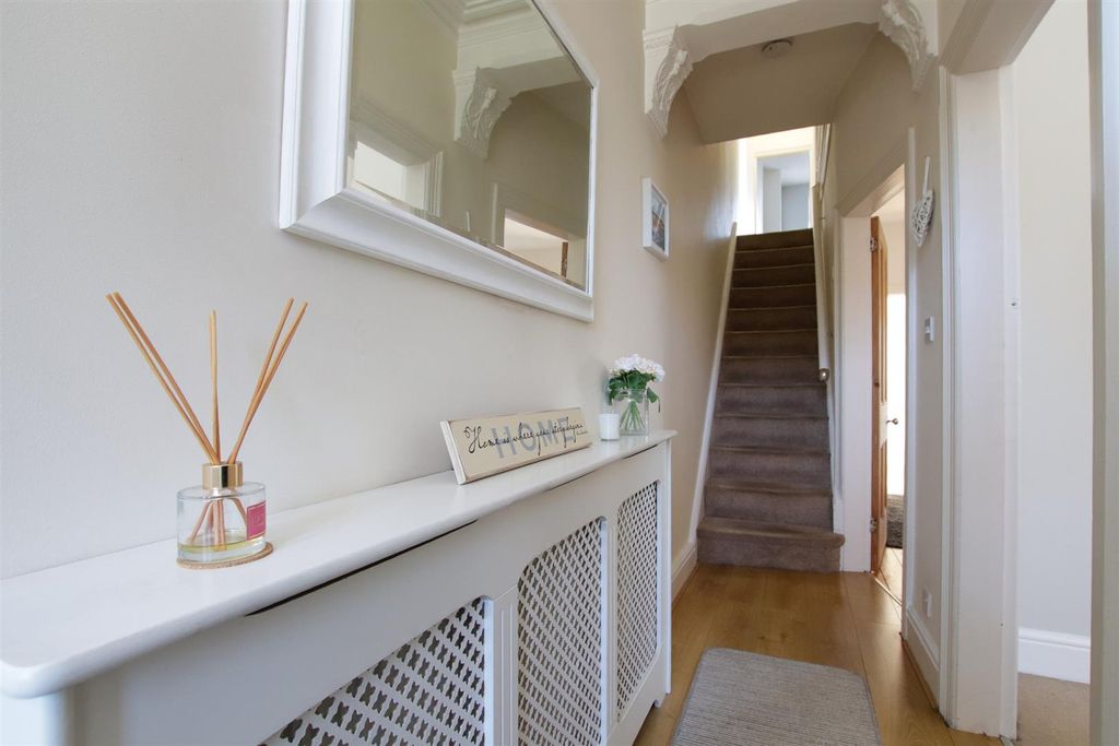 Property photo 3 of 27