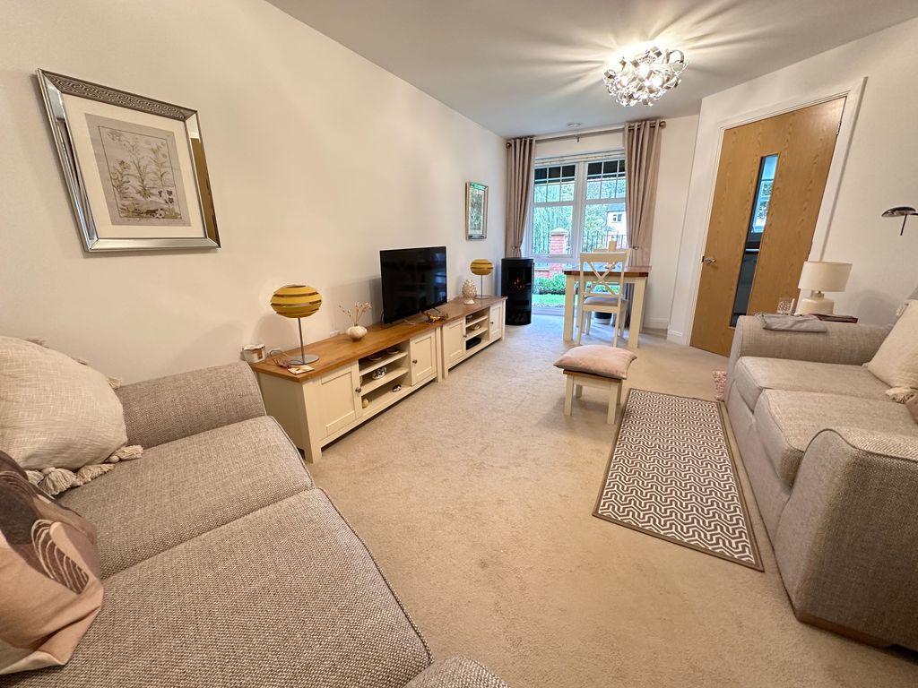 Property photo 2 of 15 Lounge