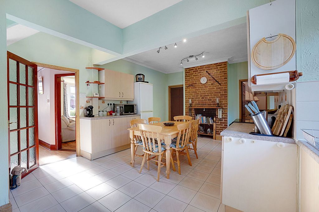 Property photo 2 of 37