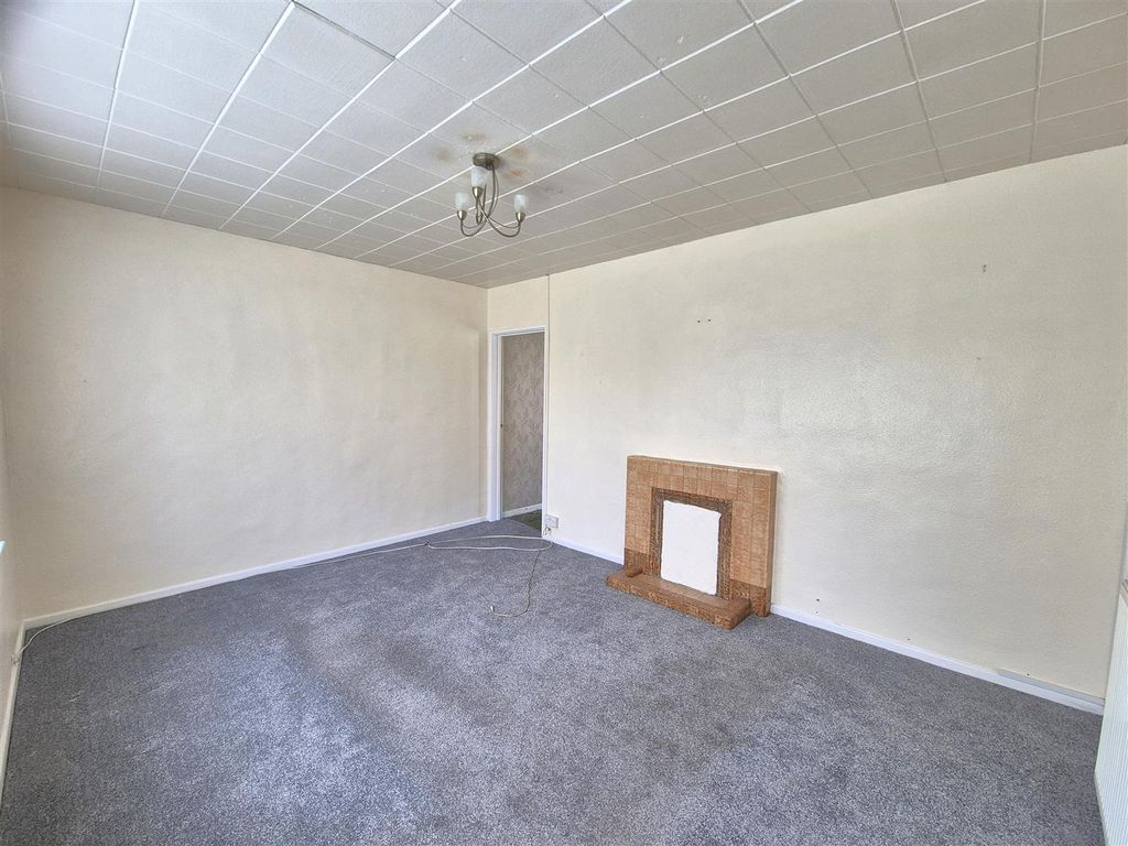 Property photo 3 of 24 Sitting Room