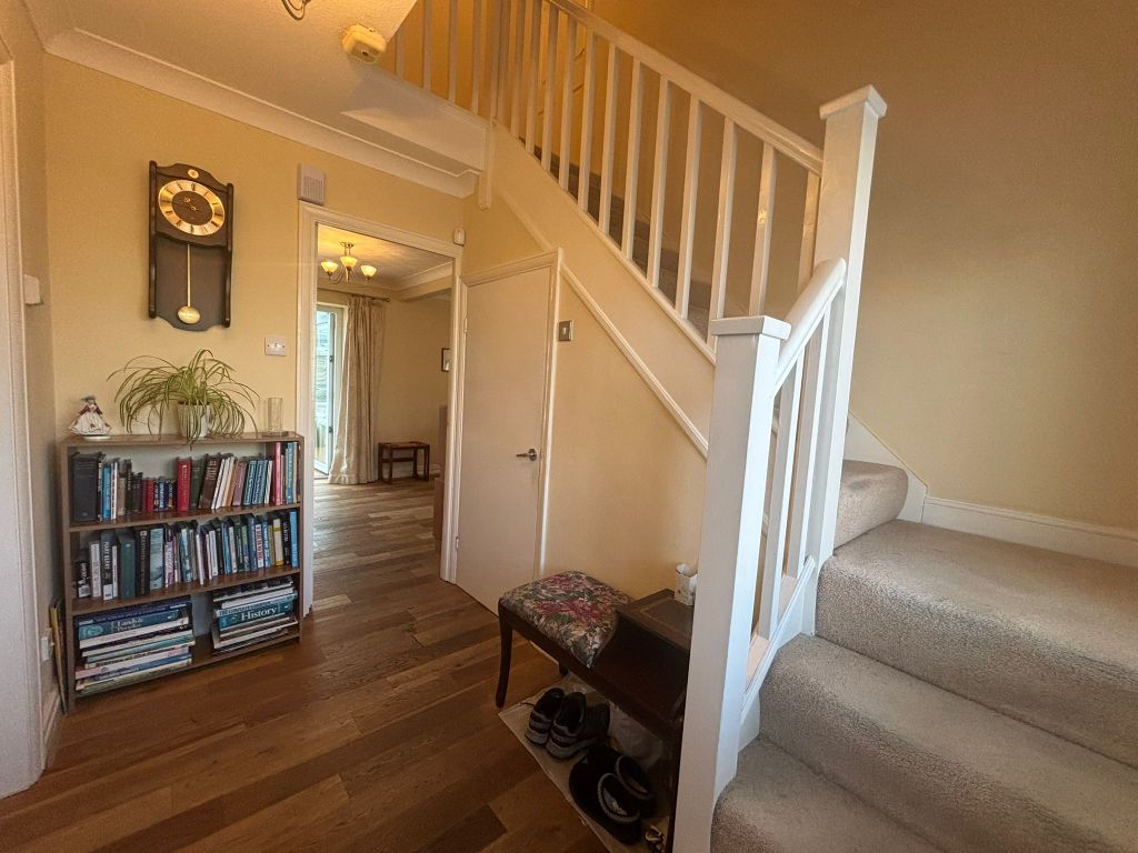 Property photo 3 of 36 Entrance Hall