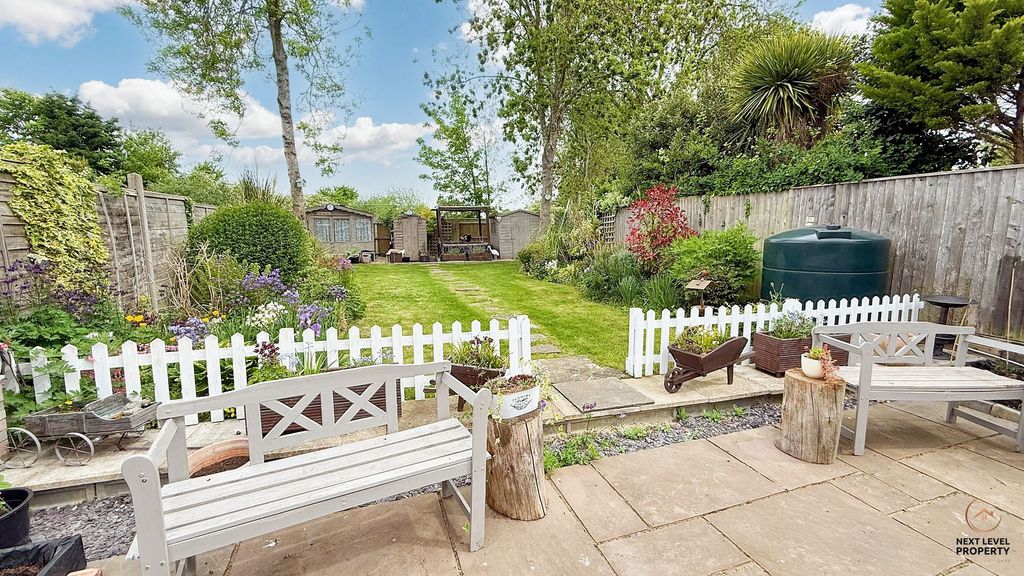 Property photo 2 of 28