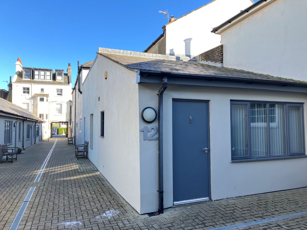 Property photo 1 of 6 4051191