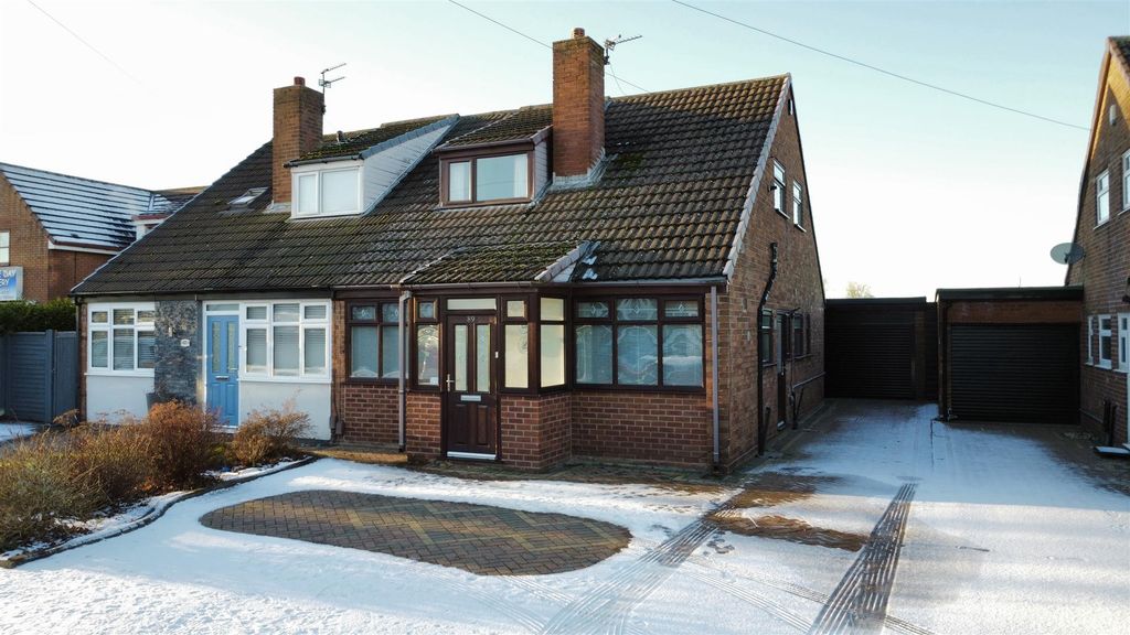 Property photo 1 of 25 Broadway For Sale