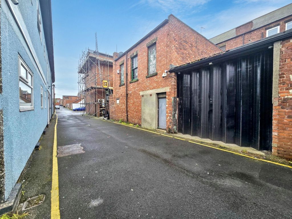 Property photo 1 of 3