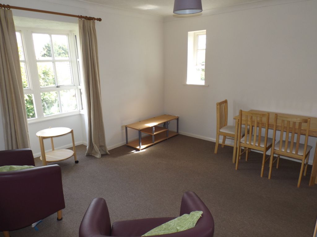 Property photo 3 of 6 Living / Dining Room