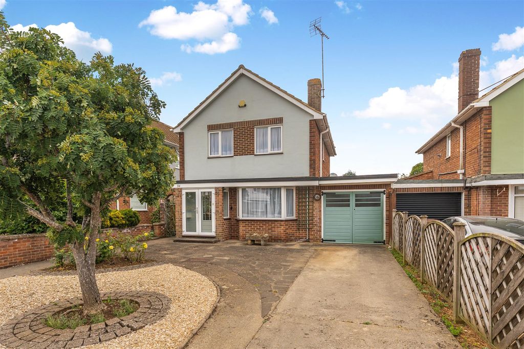 Property photo 1 of 13 24 Burlington Gardens, Banbury-1.Jpg